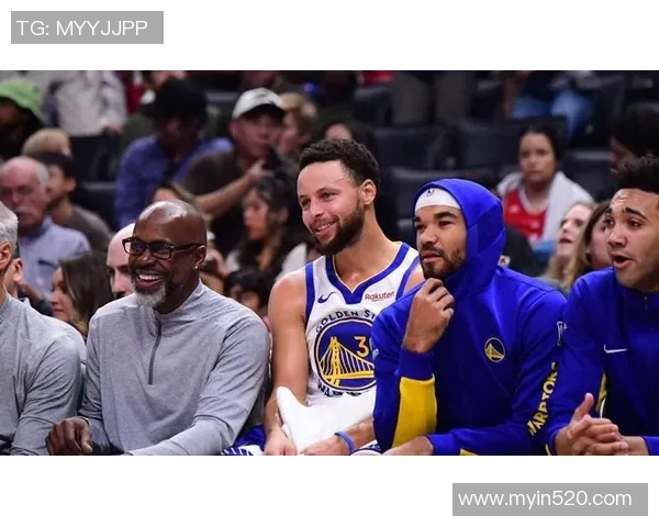 1224勇士与快船国的激烈对决展现篮球魅力与团队精神的巅峰较量 1224勇士与快船国的激烈对决展现篮球魅力与团队精神的巅峰较量