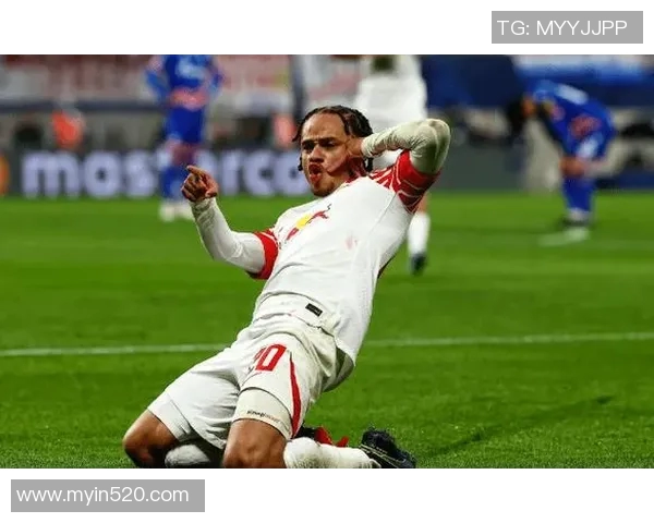 哈维西蒙斯的崛起与未来展望：年轻天才如何重塑足球格局