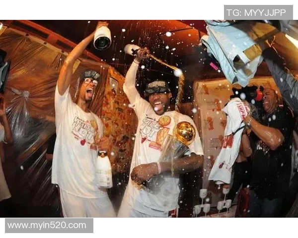 米兰与里昂激情对决中国赛场球迷热情高涨期待精彩瞬间