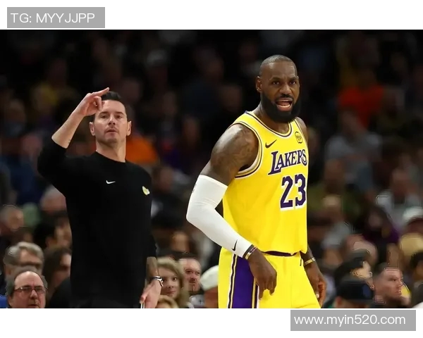 詹姆斯在热火与湖人对决中展现王者风范引发球迷热议