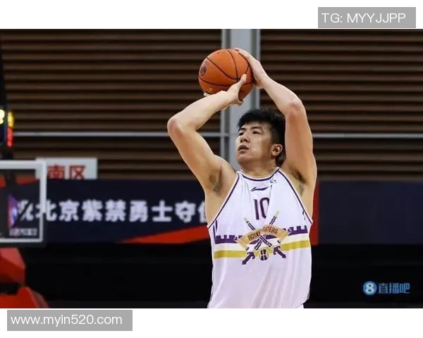 邹雨宸：从篮球新星到职业生涯的辉煌之路探索与成长的故事